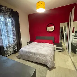 The Red Apartment2 , Milano Italia